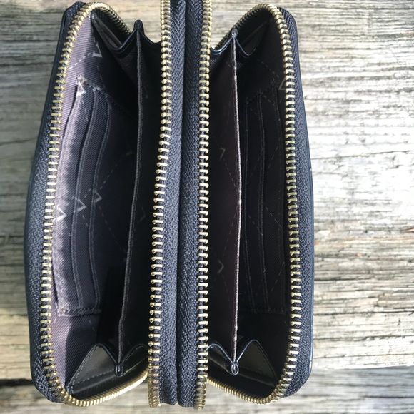 Vince Camuto”Ada” Leather Wristlet🌟💕 - Picture 7 of 8